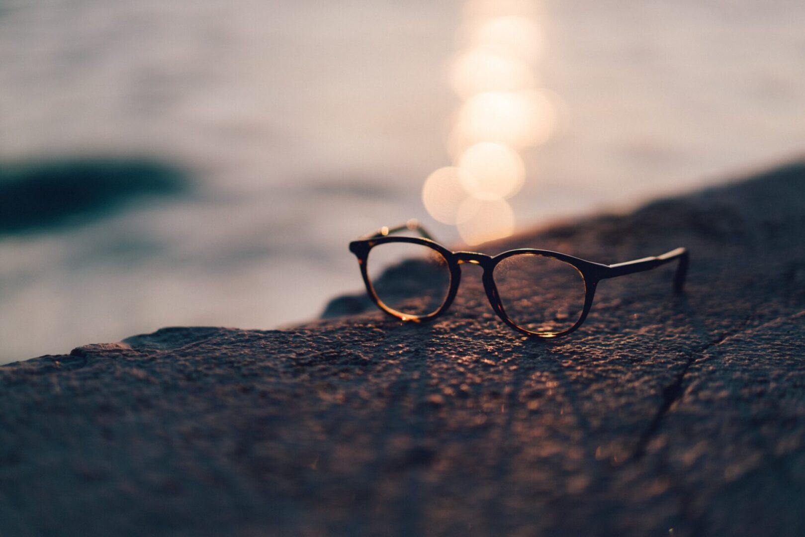 spectacles-on-rock